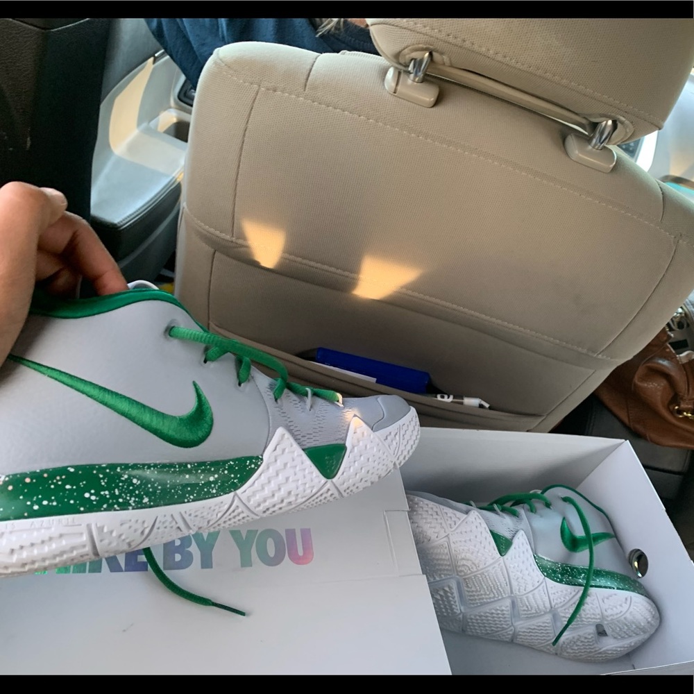 Kyrie 4 custom made basketball shoe